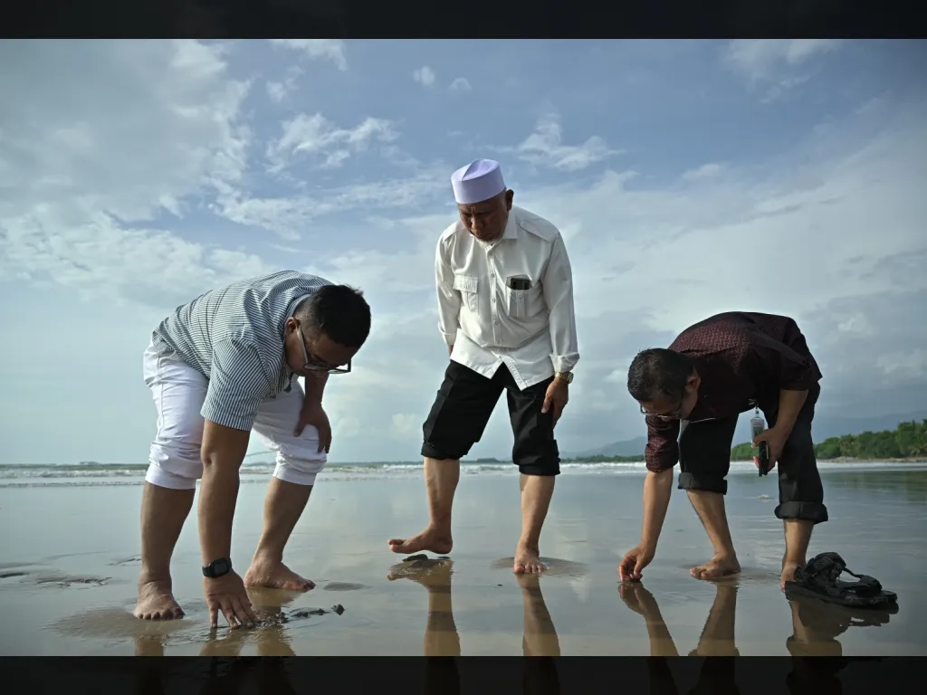 Daratan Baru Muncul di Pantai Parkit, Gubernur Mahyeldi Datang Pastikan Faktor Keamanan 